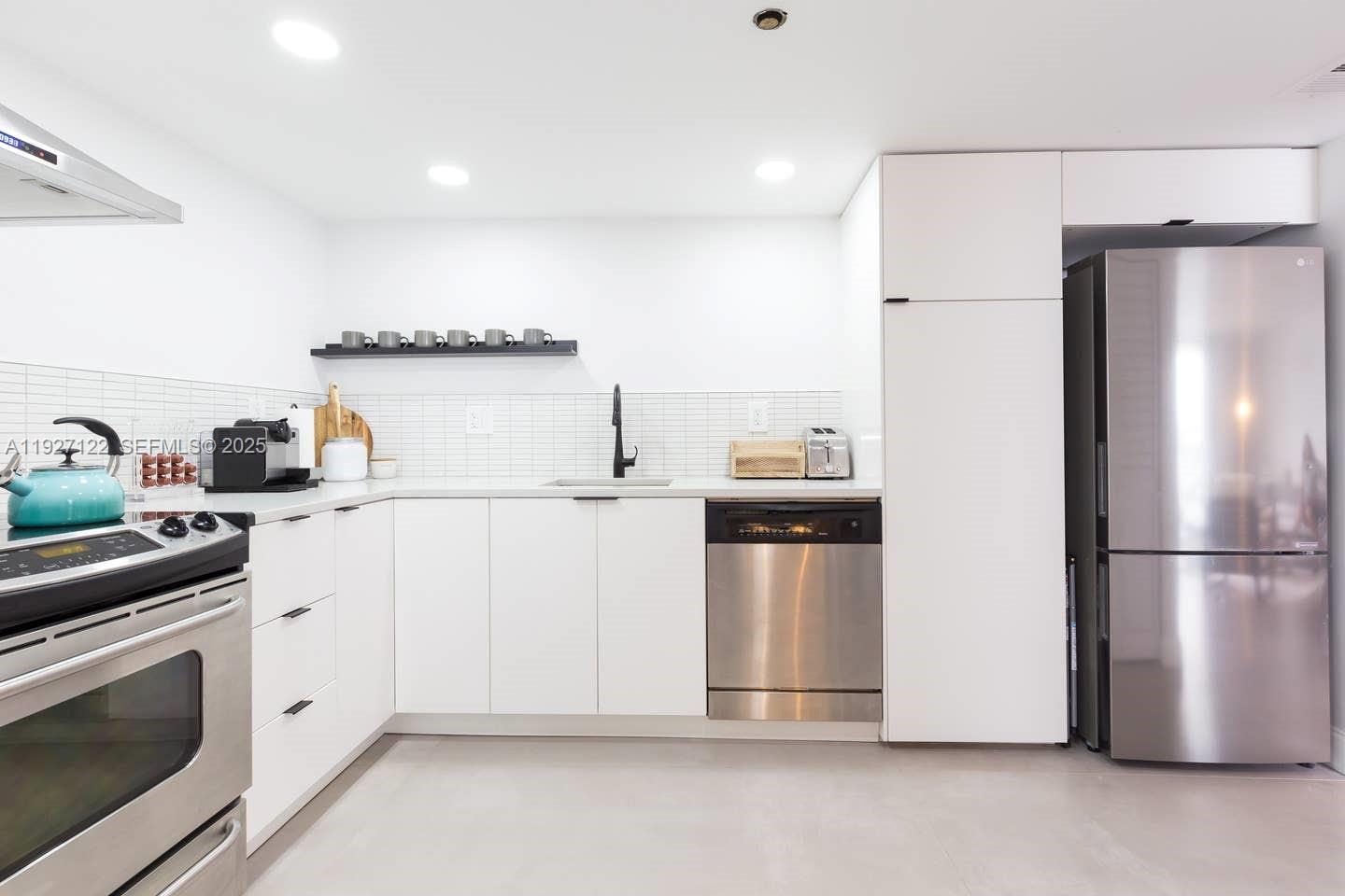 FAIRVIEW HOUSE CONDO - Residential