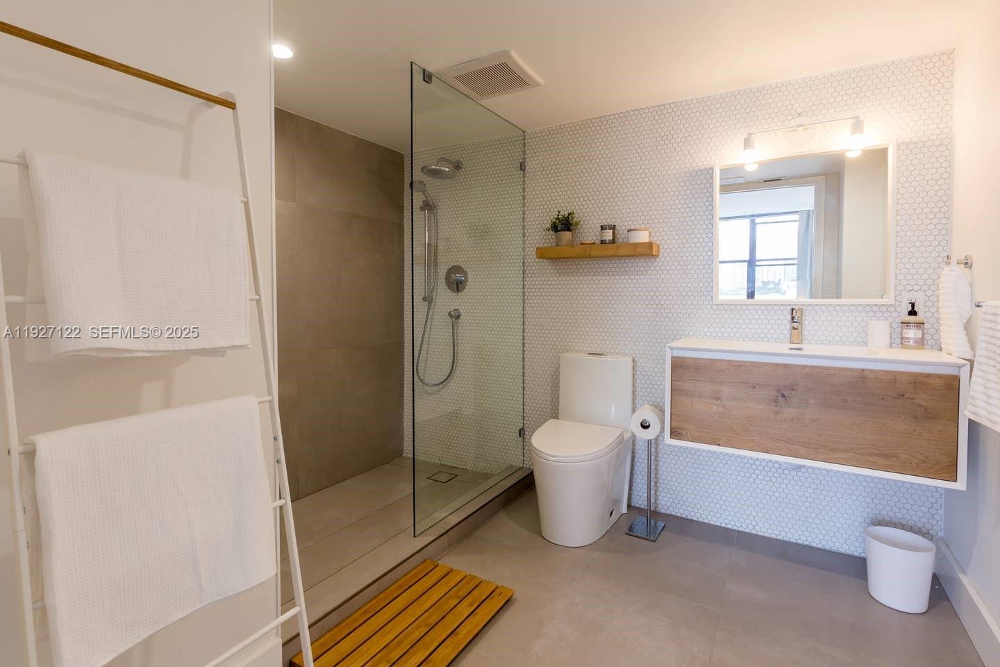 FAIRVIEW HOUSE CONDO - Residential