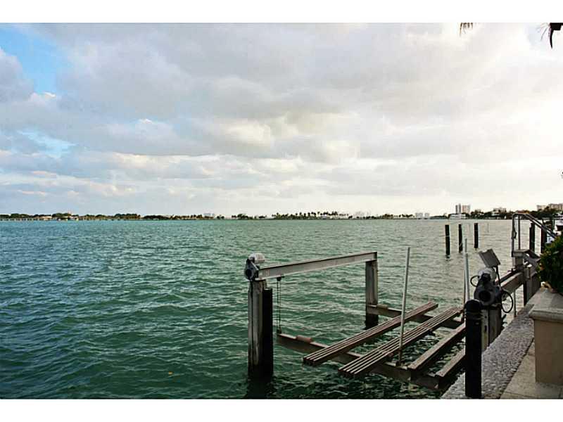 27-28 52 42 KEYSTONE ISLA - Residential