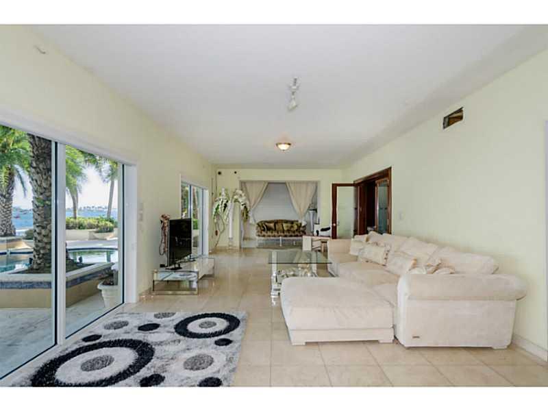 27-28 52 42 KEYSTONE ISLA - Residential