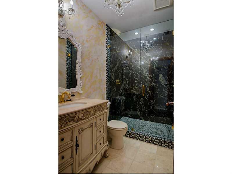 27-28 52 42 KEYSTONE ISLA - Residential