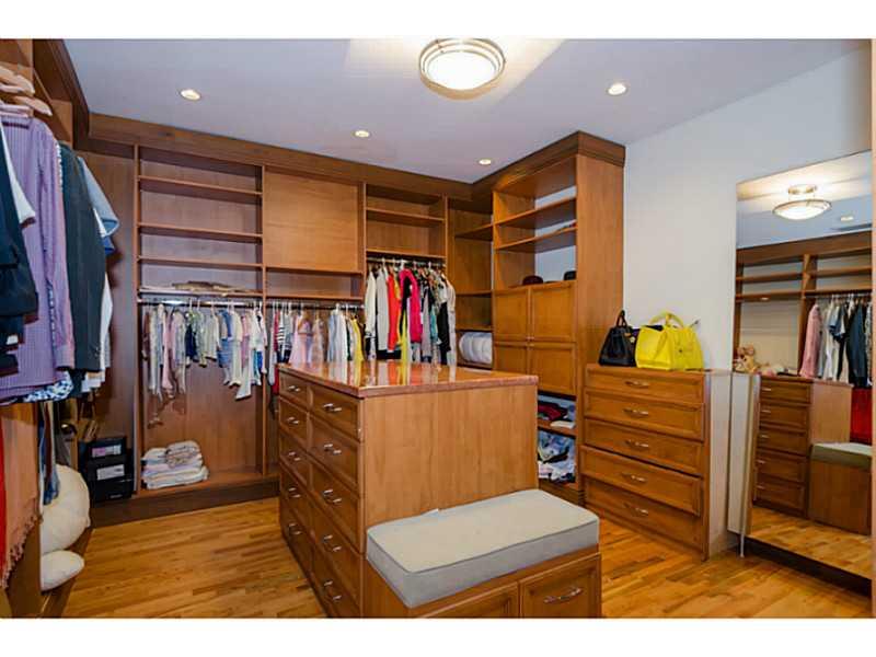 27-28 52 42 KEYSTONE ISLA - Residential