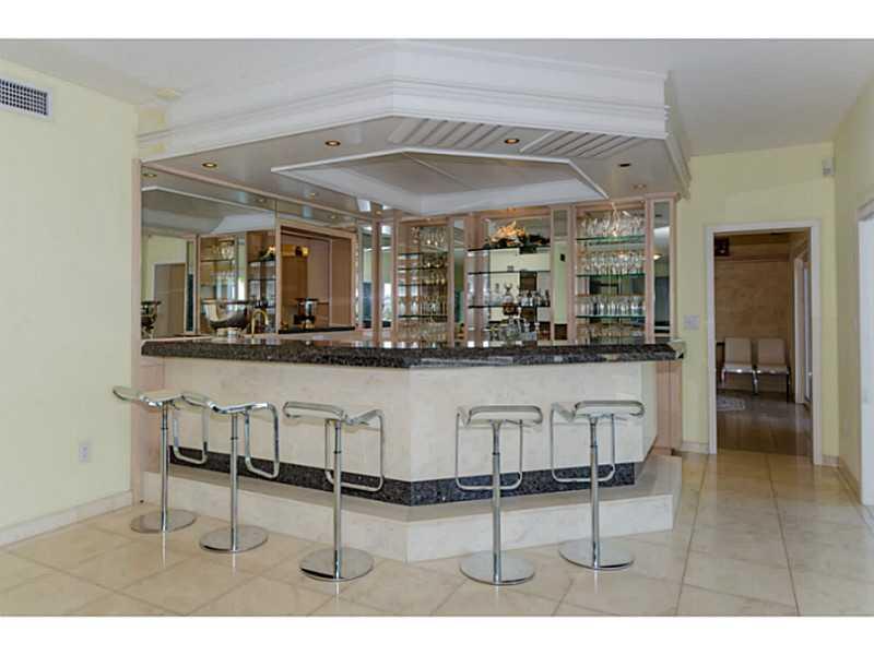 27-28 52 42 KEYSTONE ISLA - Residential