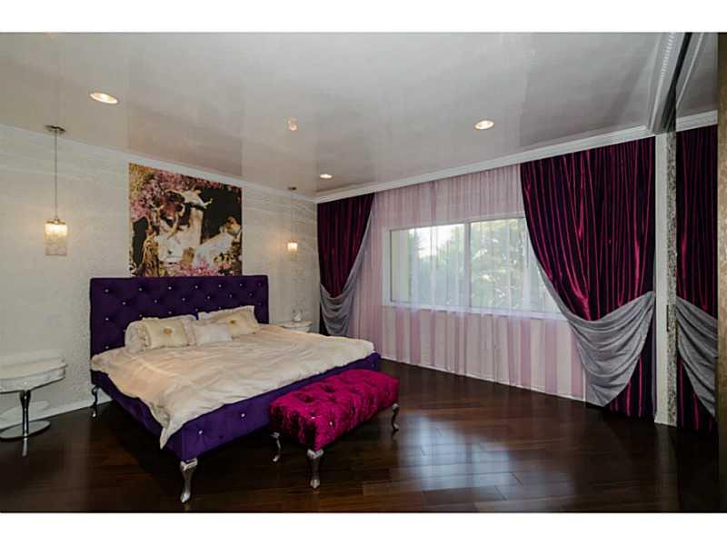 27-28 52 42 KEYSTONE ISLA - Residential