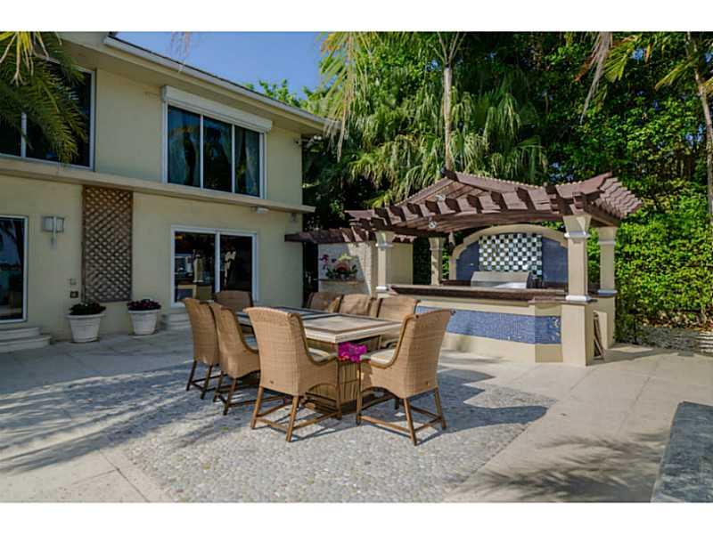 27-28 52 42 KEYSTONE ISLA - Residential