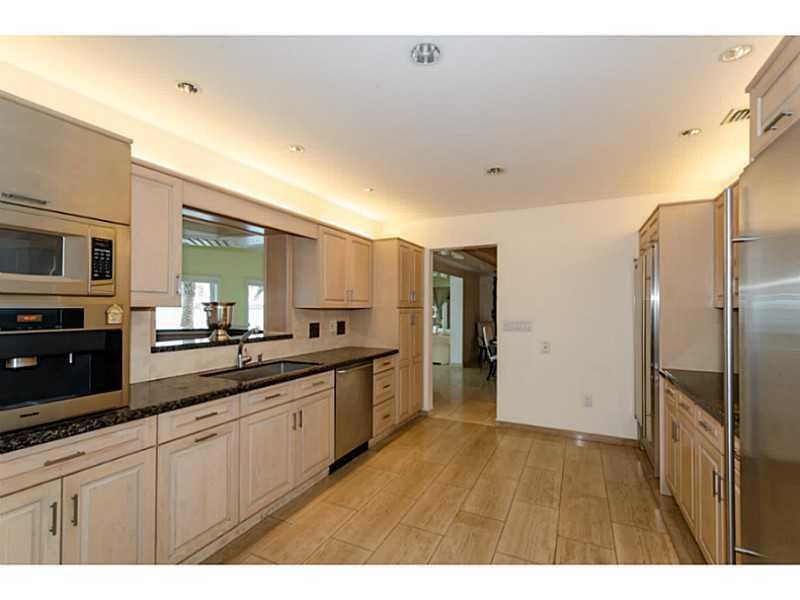 27-28 52 42 KEYSTONE ISLA - Residential