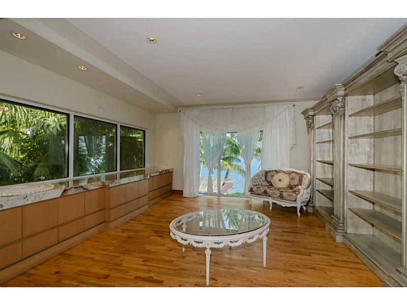 27-28 52 42 KEYSTONE ISLA - Residential