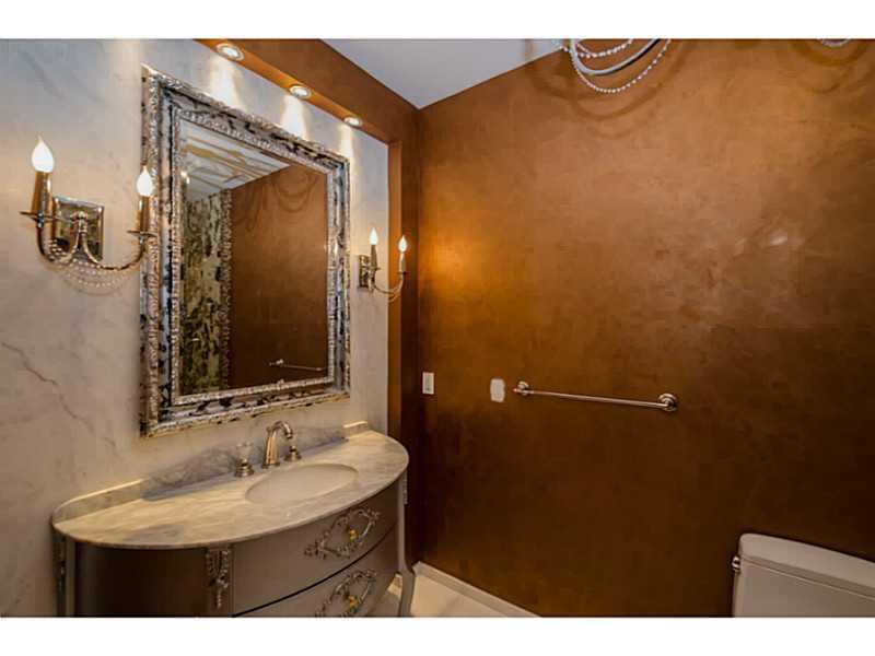 27-28 52 42 KEYSTONE ISLA - Residential