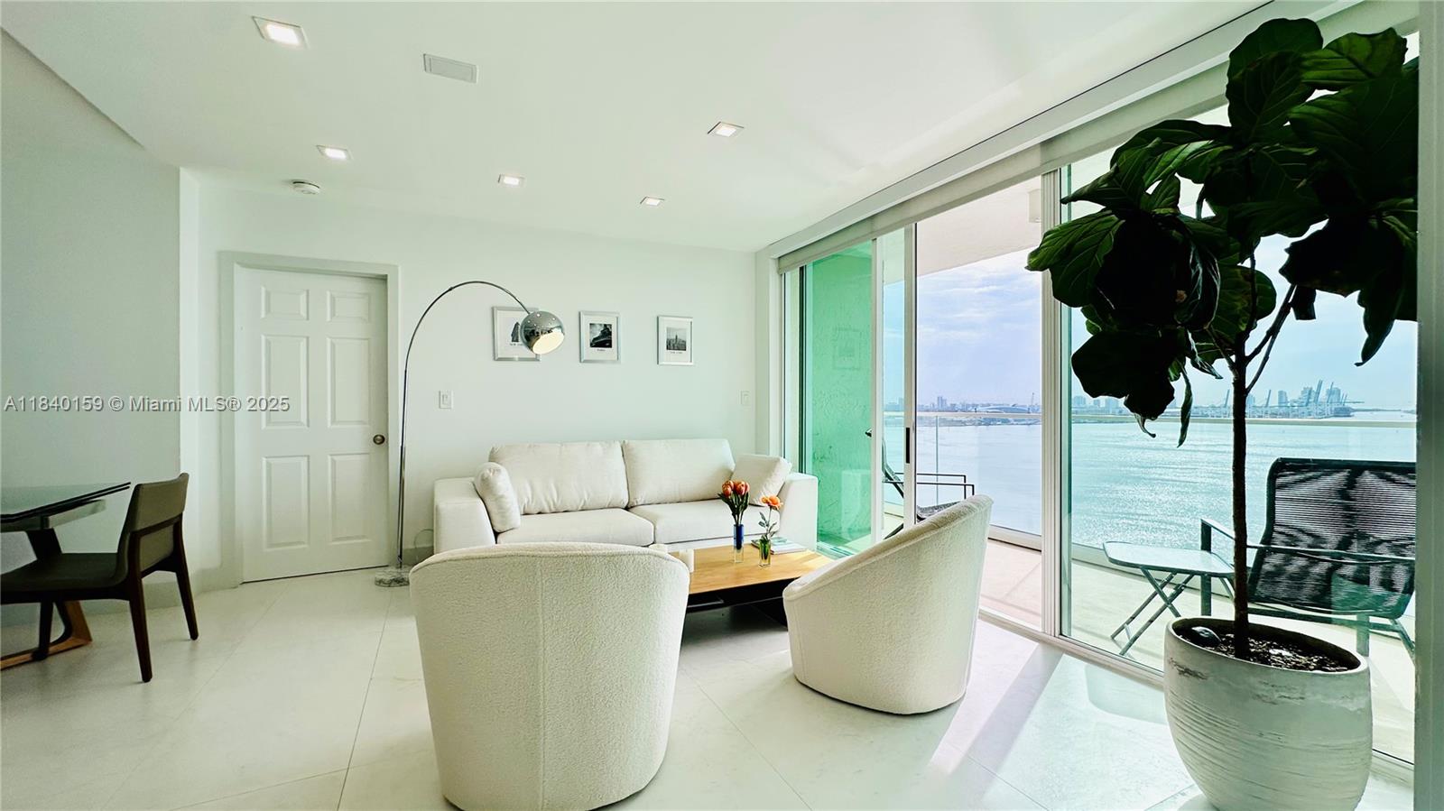 ST LOUIS CONDO - Residential Lease