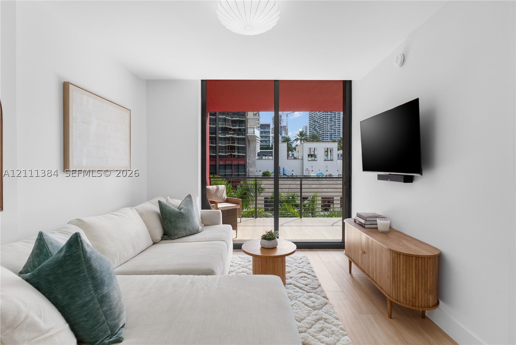 90 NE 32nd St 504
