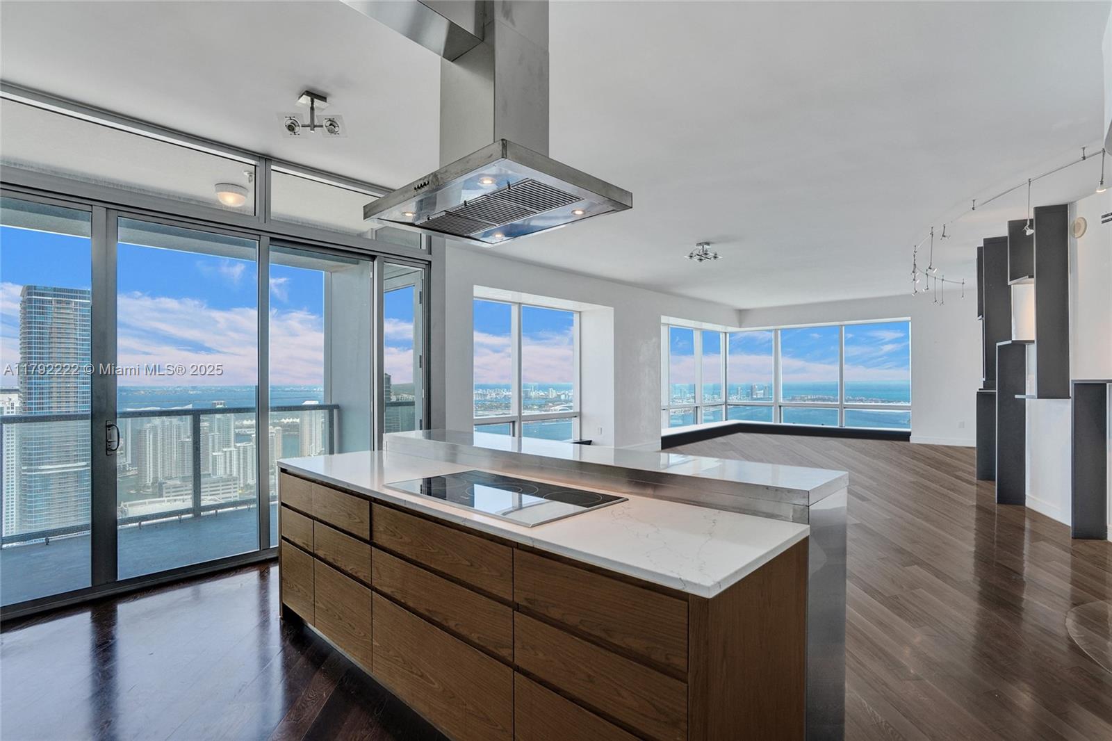1425 Brickell Ave 62E