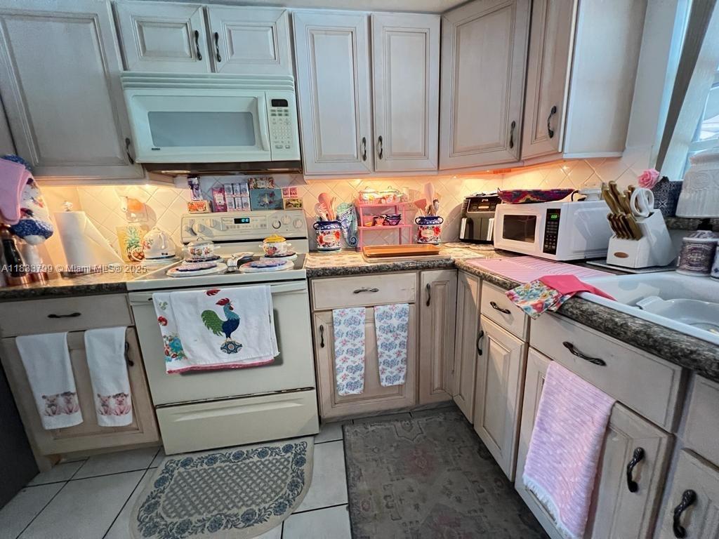 9724 SW 114th Ct 1