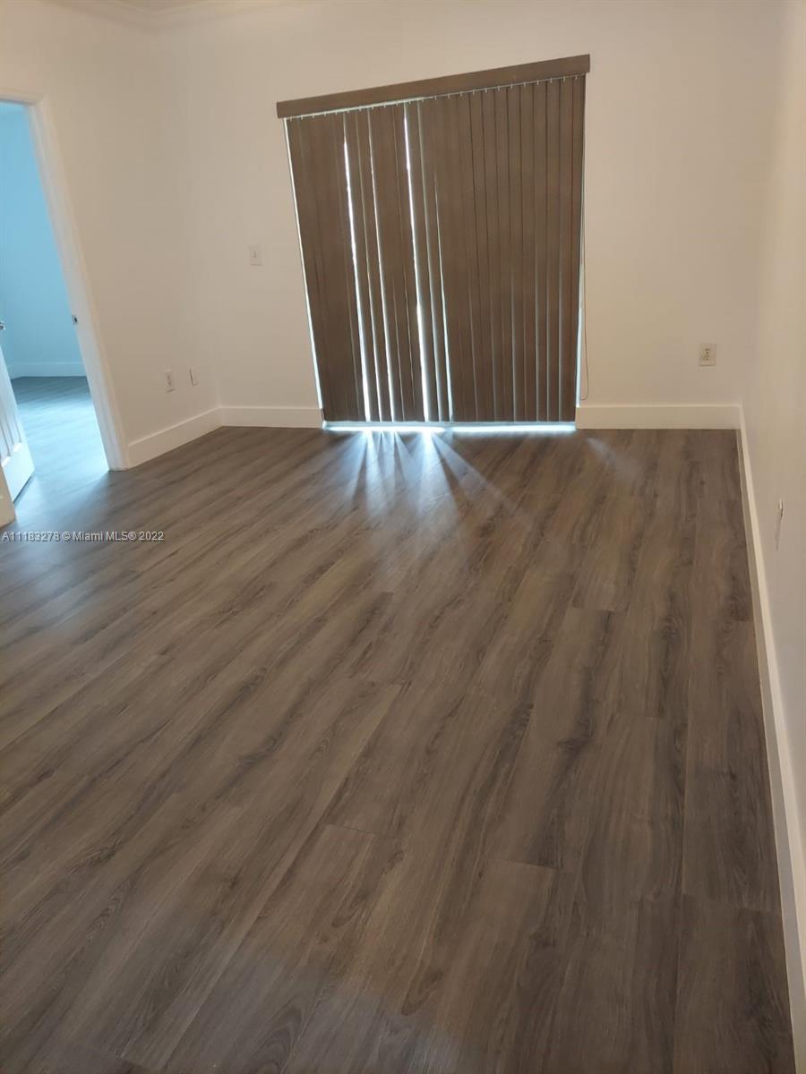 AMAZING 3 BEDROOMS, 2 BATHROOMS APARTMENT IN GROUND FLOOR, ALL BEDROOMS ARE HUGE AND HAVE WALKING CLOSETS, FEATURE NEW FLOORING, FRESHLY PAIN IN BRIGHT WHITE. ALL NEW KITCHEN APPLIANCES, NEW VANITIES IN BATHROOMS. UNIT HAS 3 PARKING SPOTS. (GARAGE, CARPOT AND REGULAR)) WATER INCLUDED.. WALKING DISTANCE TO PEMBROKE LAKES MALL AND CLOSE TO EXPRESSWAY. MUST SEE!!
