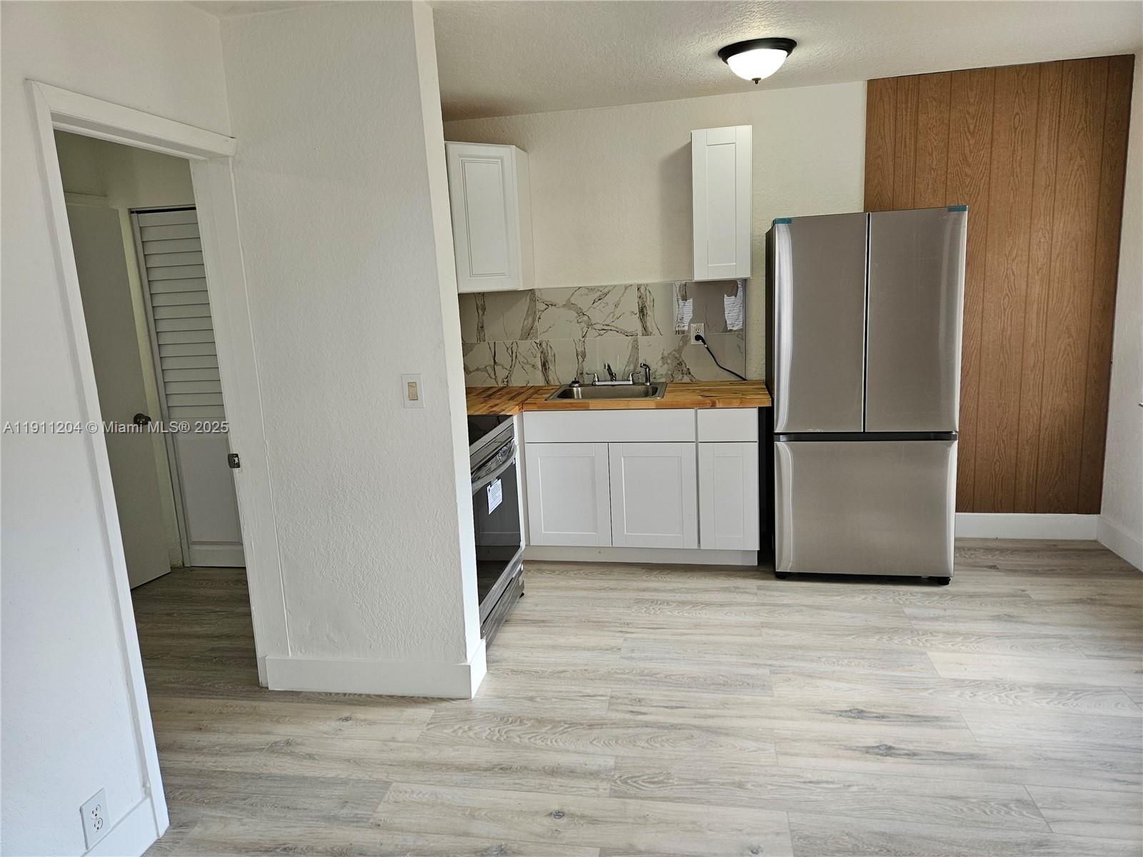 TOWN OF MODELO (DANIA) B- - Residential Lease