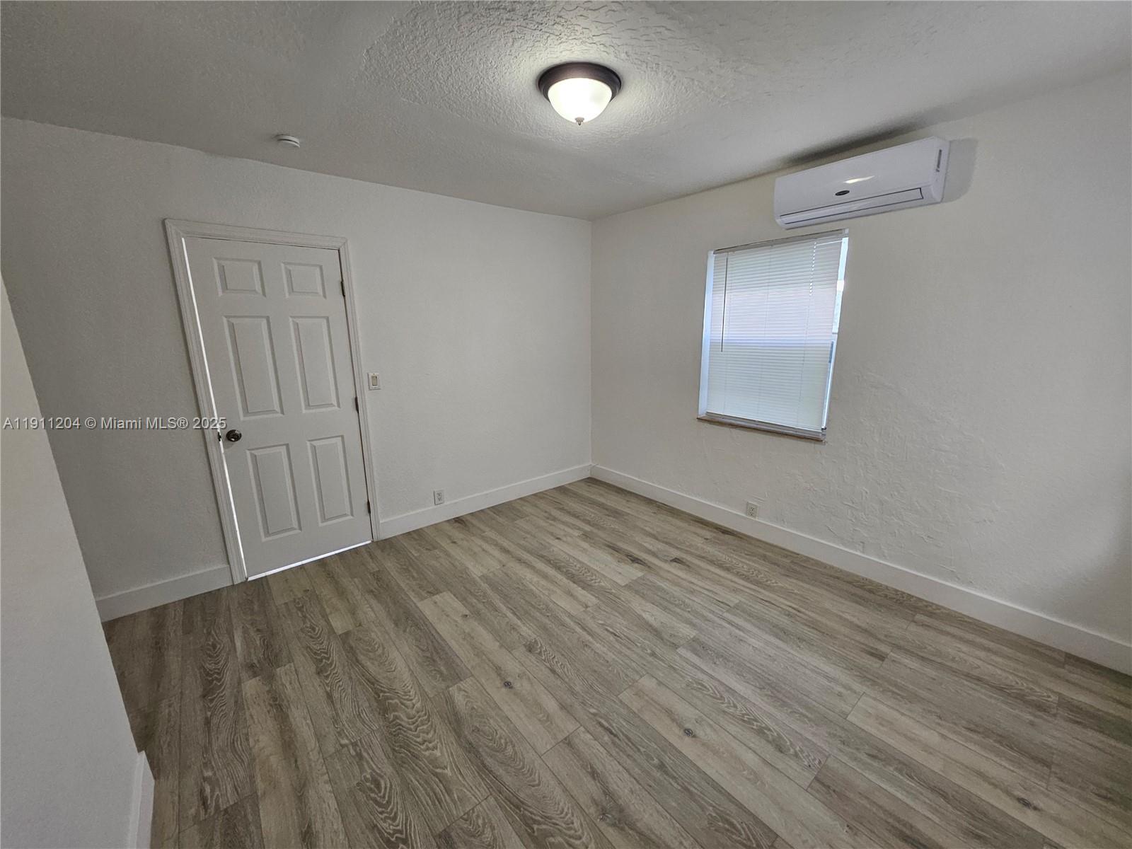 TOWN OF MODELO (DANIA) B- - Residential Lease