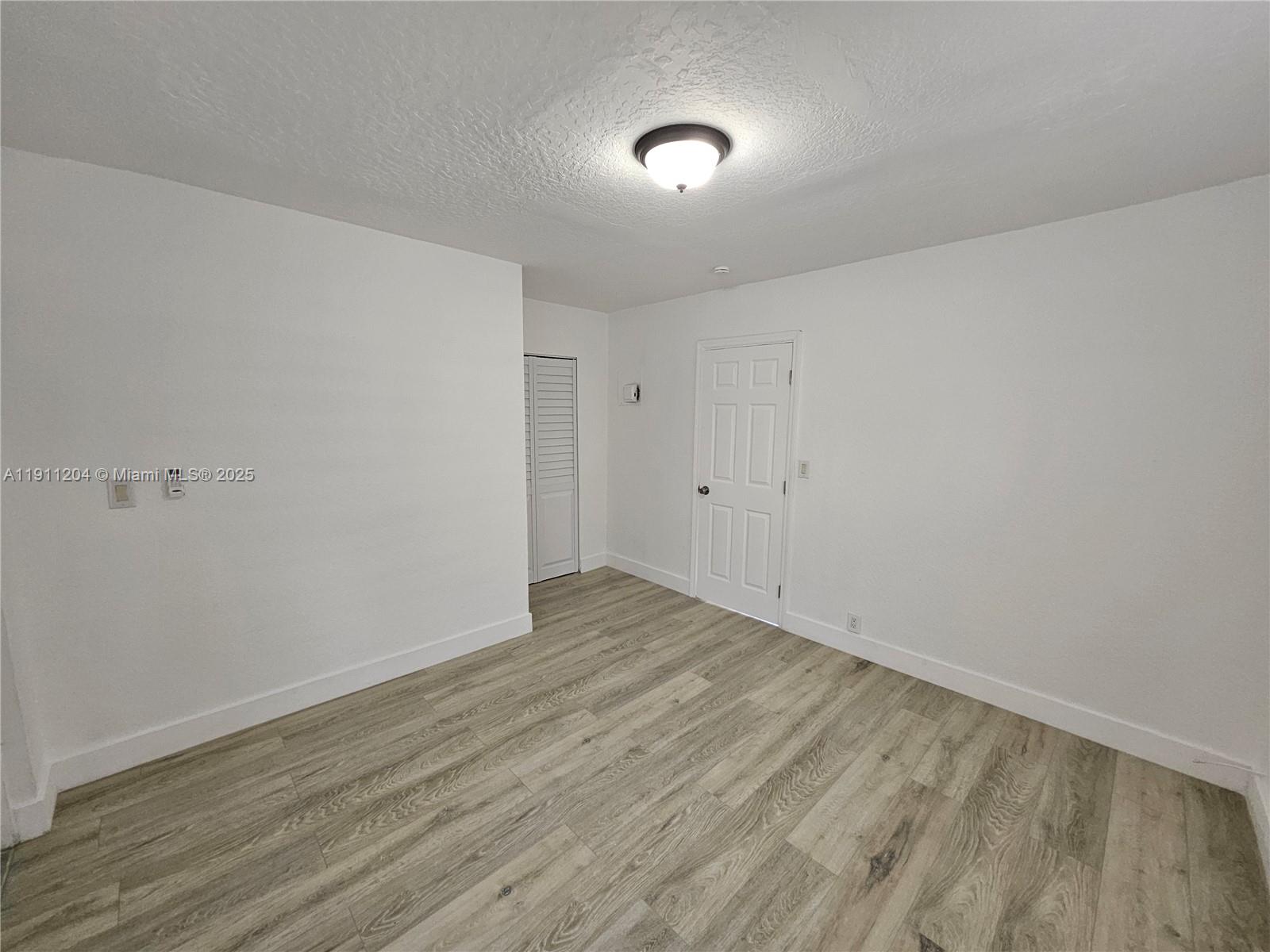 TOWN OF MODELO (DANIA) B- - Residential Lease