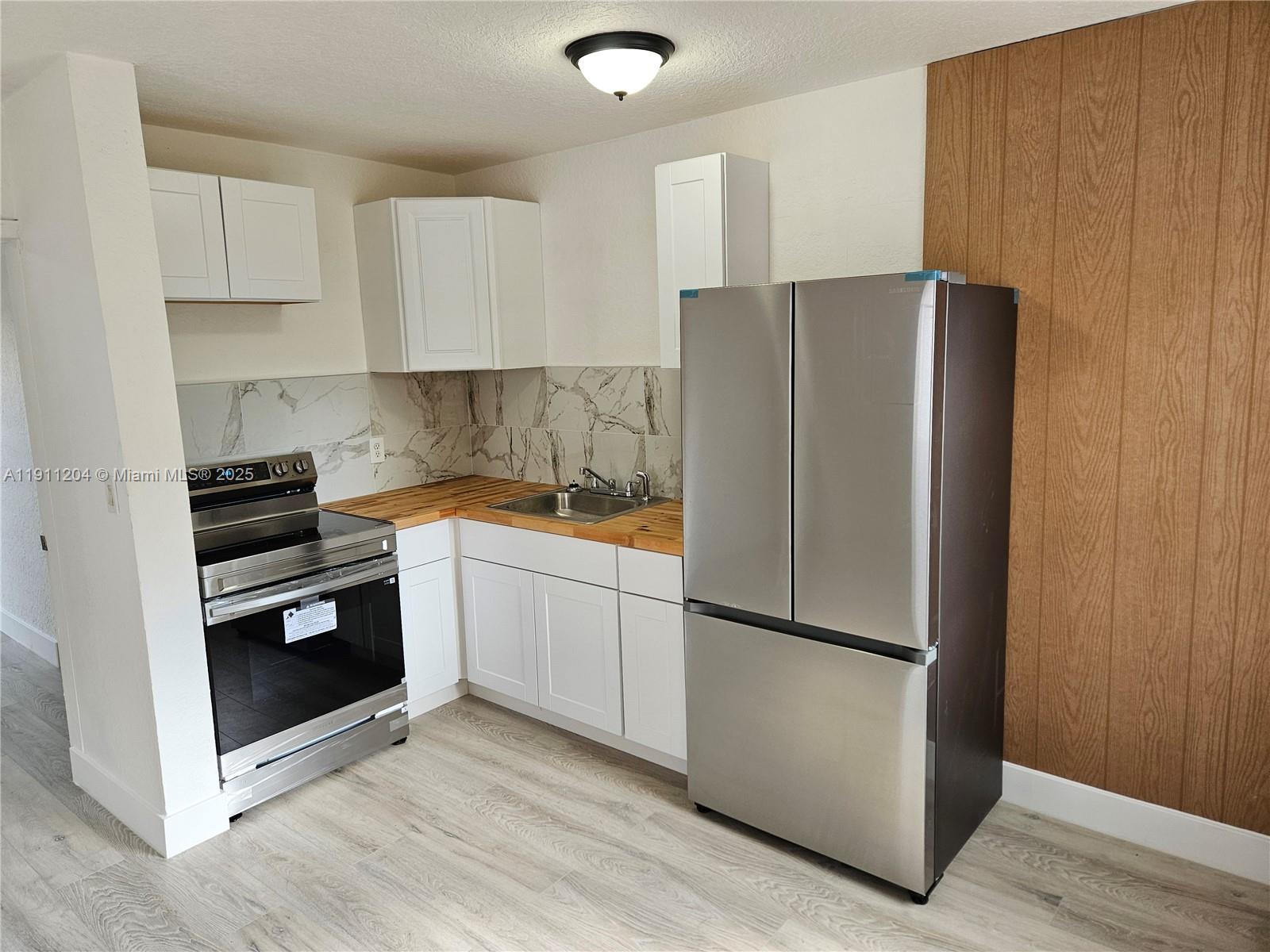 TOWN OF MODELO (DANIA) B- - Residential Lease