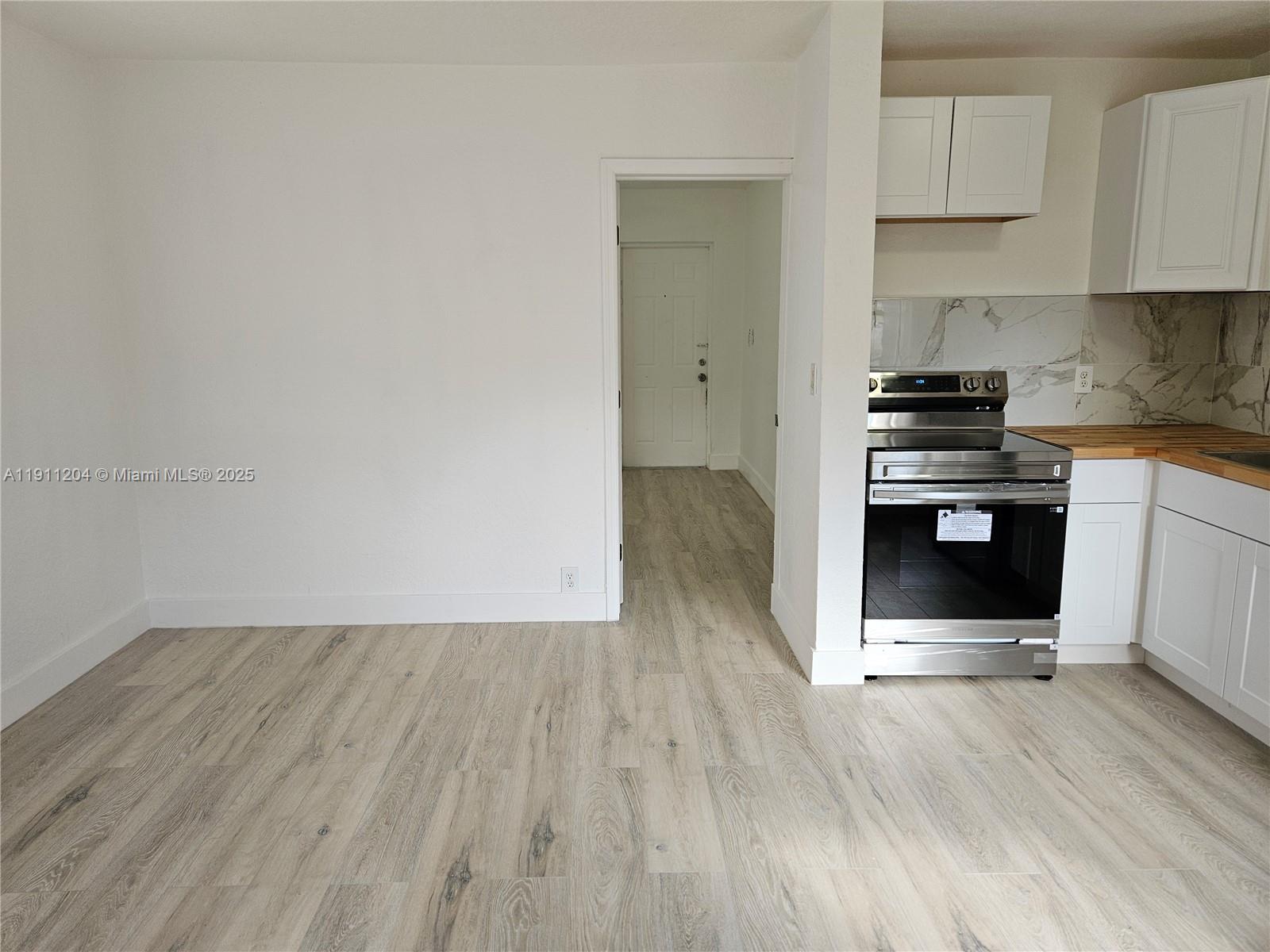 TOWN OF MODELO (DANIA) B- - Residential Lease