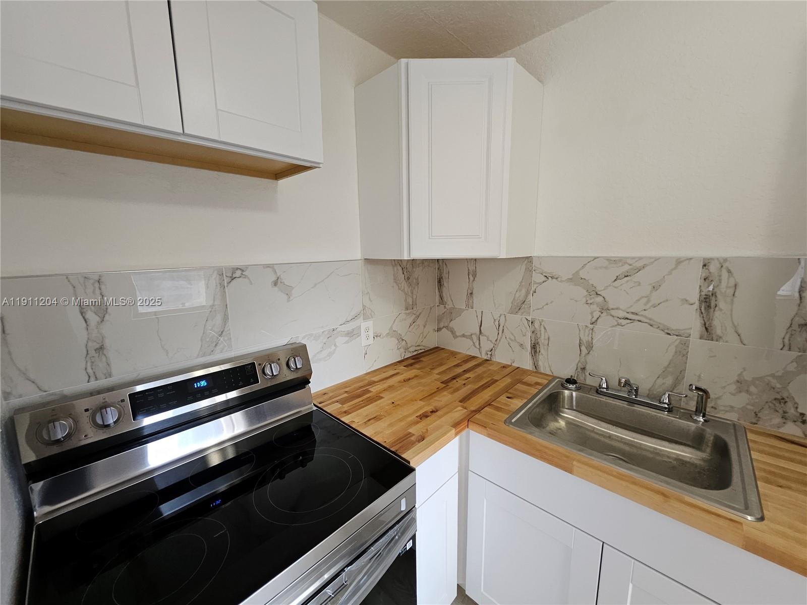 TOWN OF MODELO (DANIA) B- - Residential Lease