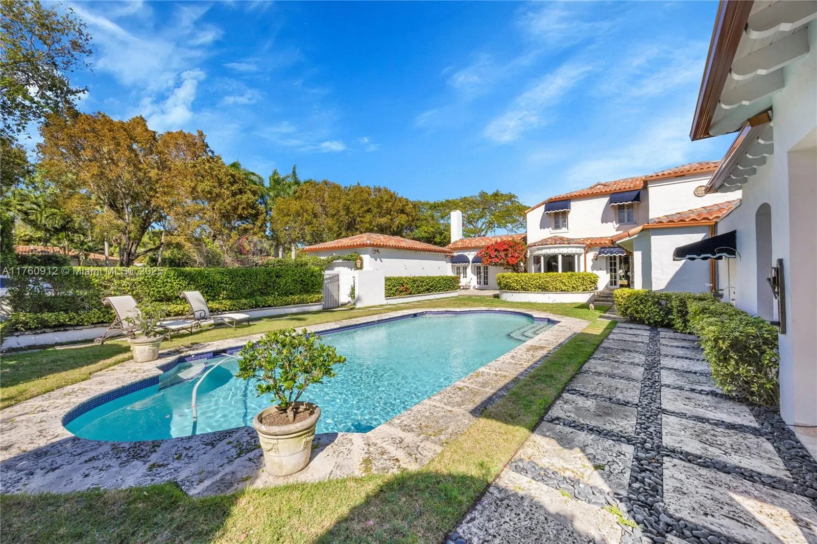 Coral Gables, Florida 33146, United States, 4 Bedrooms Bedrooms, ,4 BathroomsBathrooms,Residential,Active,86907