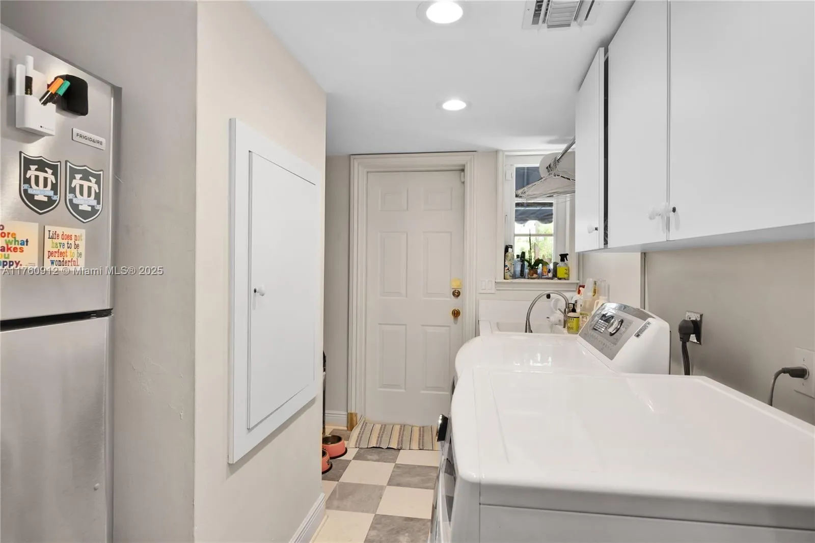 Coral Gables, Florida 33146, United States, 4 Bedrooms Bedrooms, ,4 BathroomsBathrooms,Residential,Active,86907