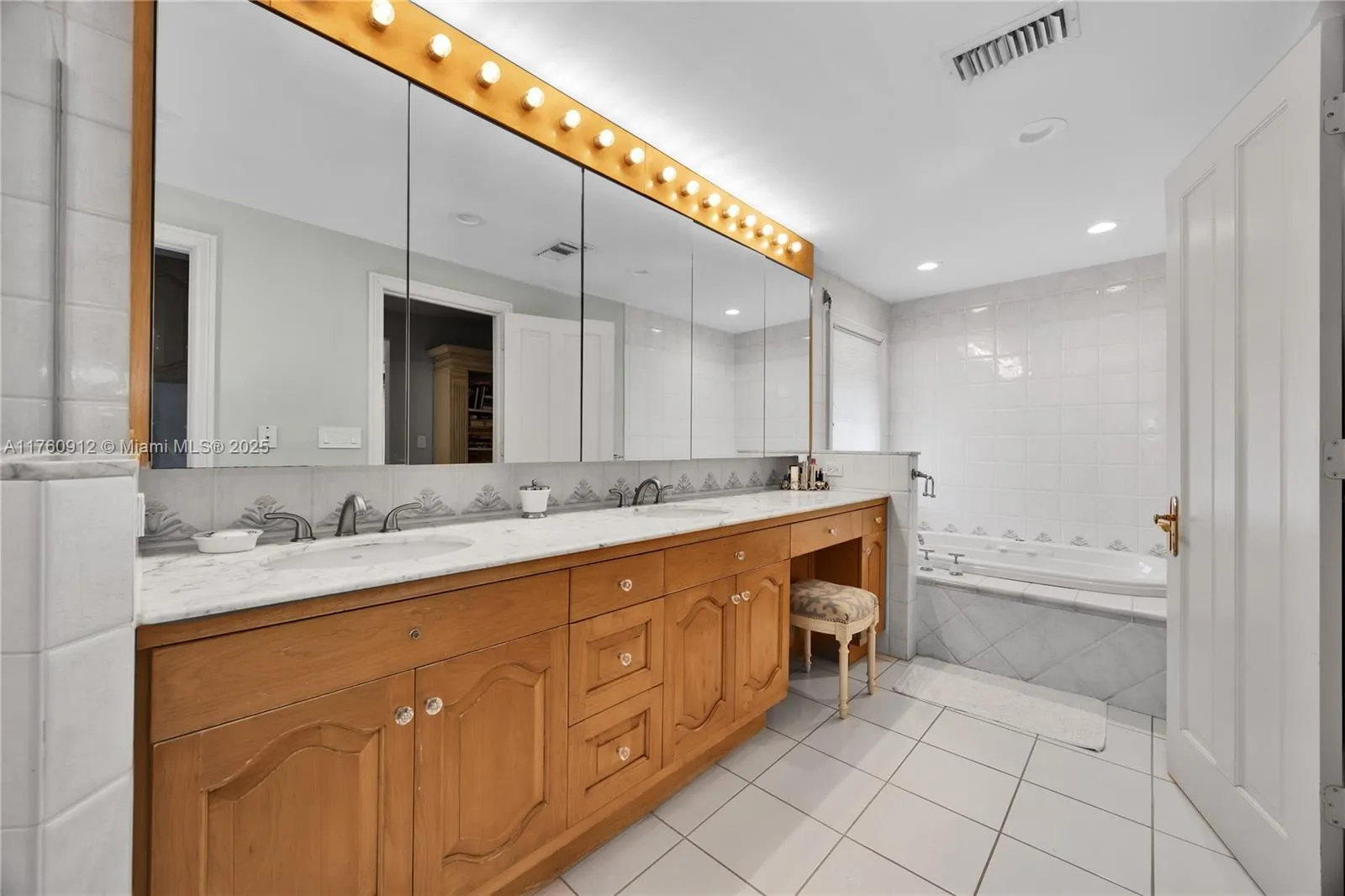 Coral Gables, Florida 33146, United States, 4 Bedrooms Bedrooms, ,4 BathroomsBathrooms,Residential,Active,86907