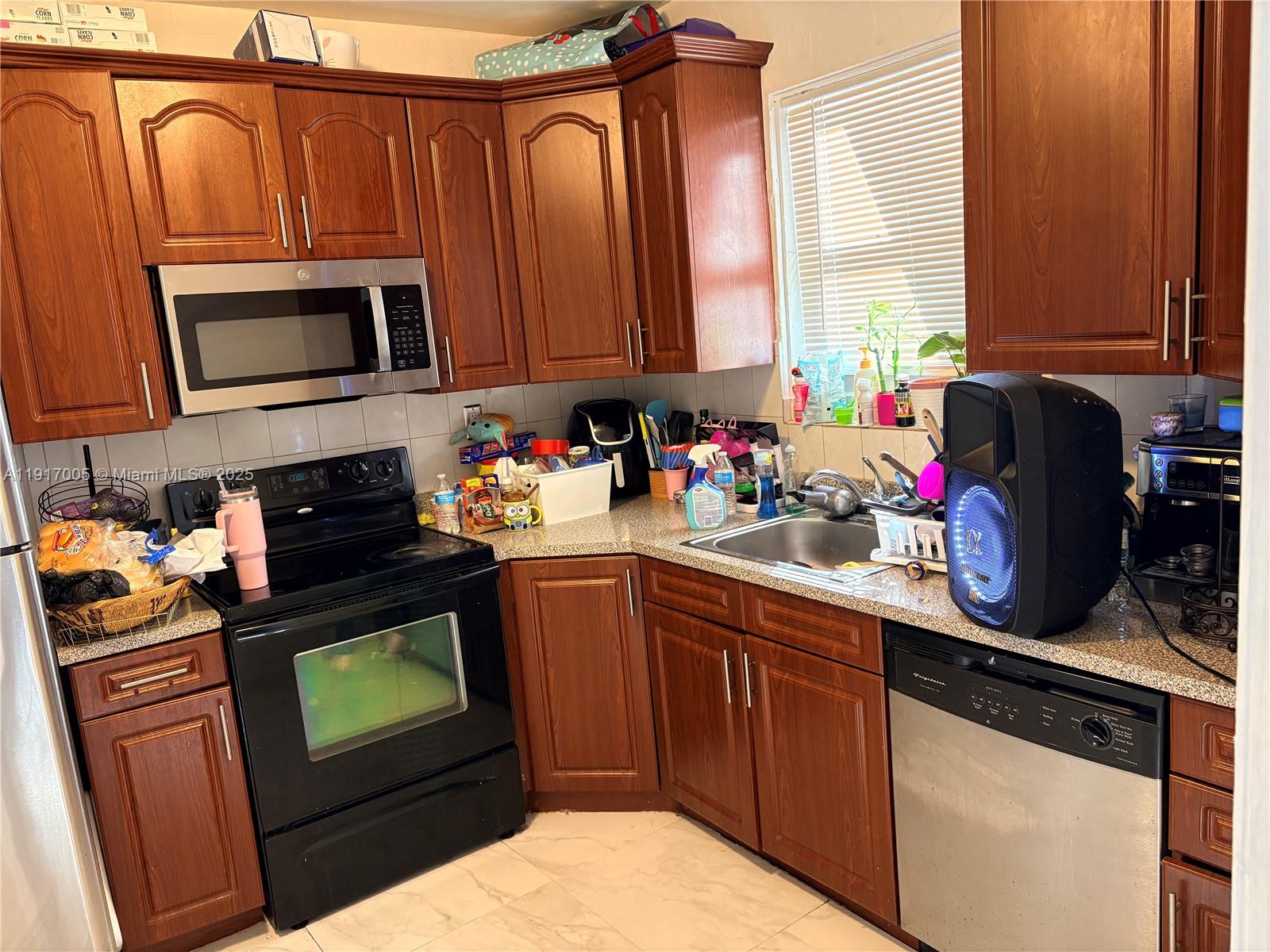 MUSA ISLE - Residential Lease