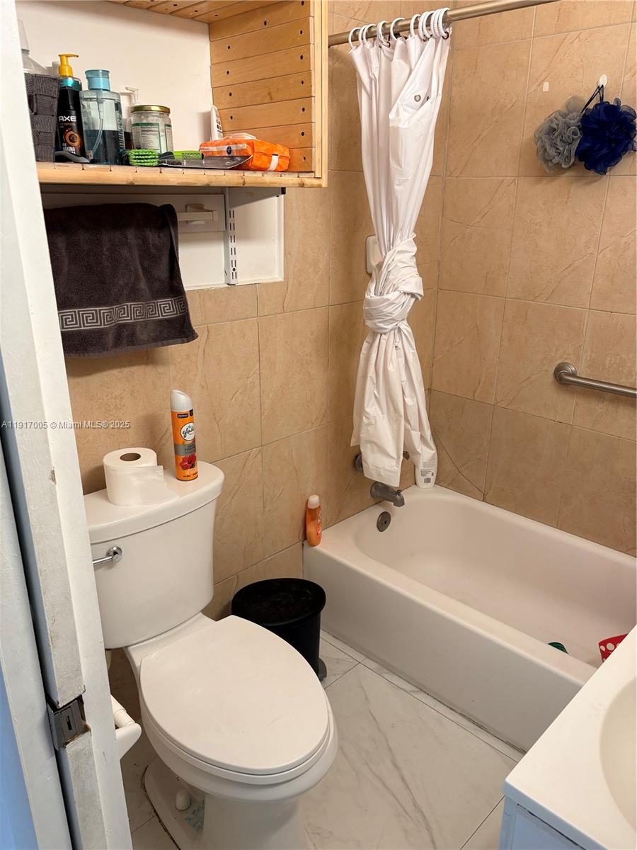 MUSA ISLE - Residential Lease