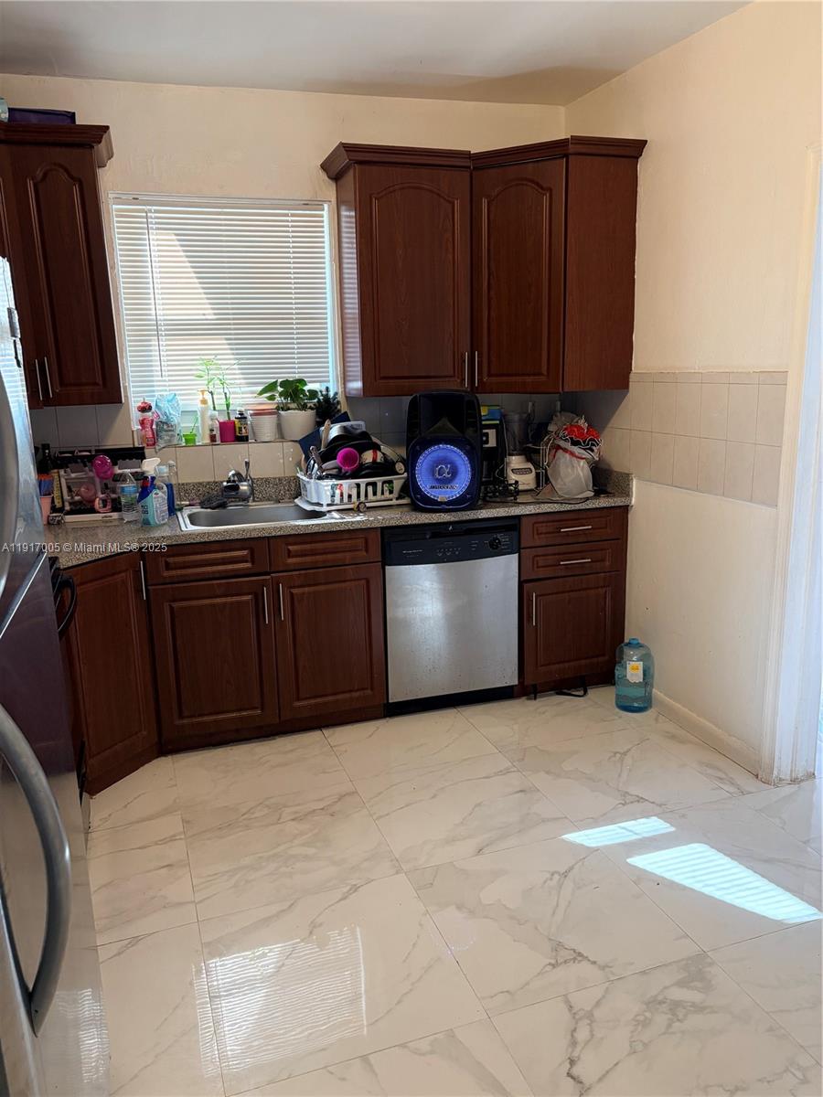 MUSA ISLE - Residential Lease