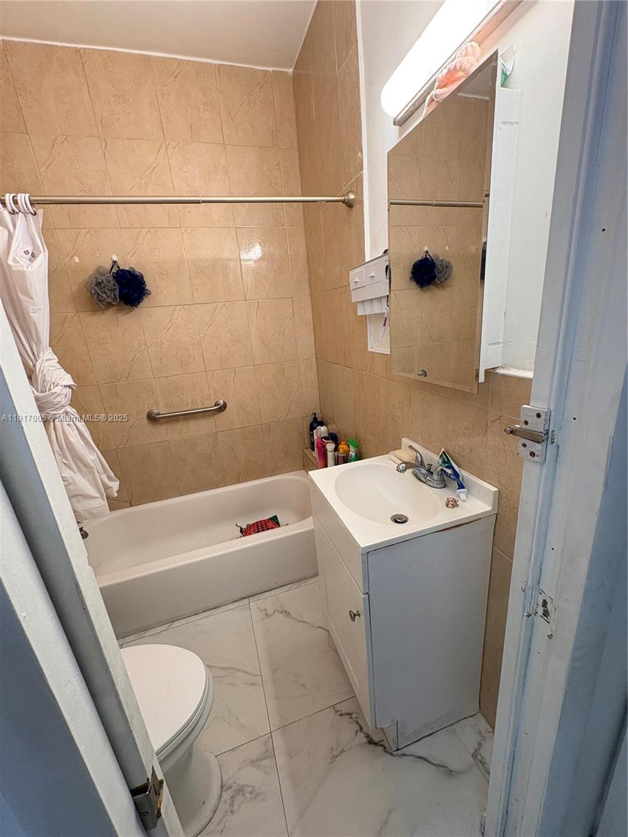 MUSA ISLE - Residential Lease