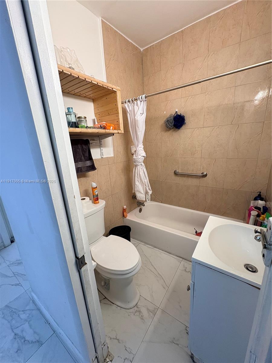 MUSA ISLE - Residential Lease