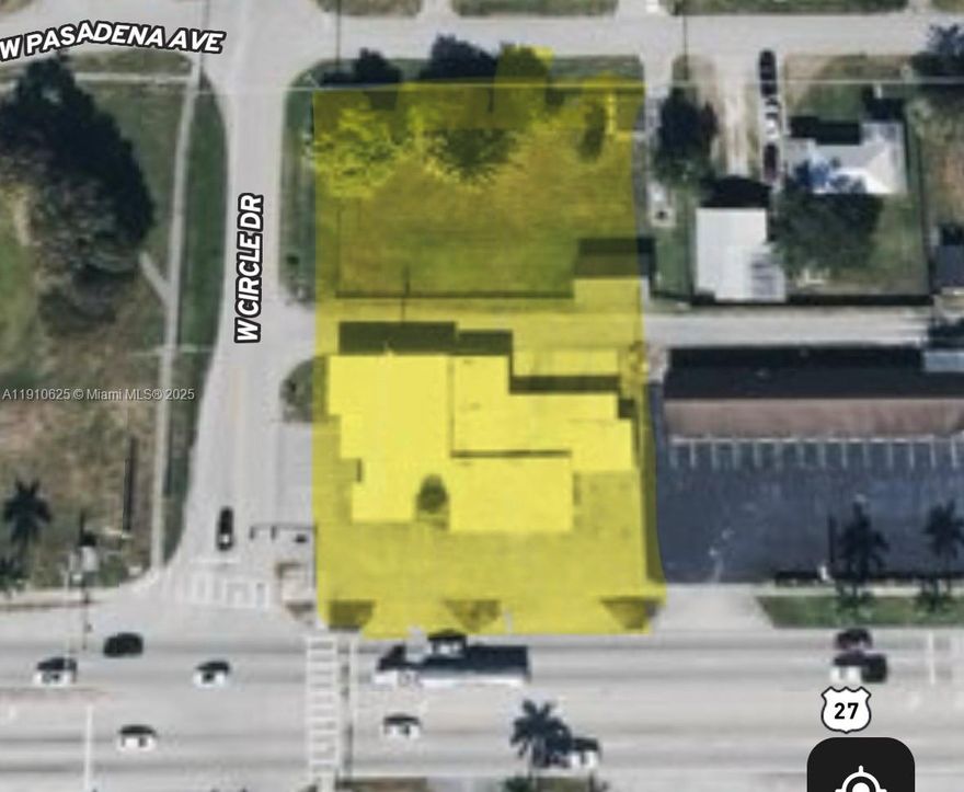 Prime real estate corner Zoned Commercial Corridor (CL-C and FLU- CL-C). Approximately 125' Frontage along the highway. Four adjacent parcels, total .63 ACRE when combined.  Signalized Traffic light on US Hwy 27 within the City limits of Clewiston, Fl. VPD 27,000 with 39,000 highest count in the 7 day study. This site is centrally located, nearby to Clewiston Middle School & Tiger Stadium, all hotels, the 3 main shopping plazas, and the medical district. Potentially a great site to place a brand  new QSR with drive-thru, retail plaza or professional offices. Call today for more information.