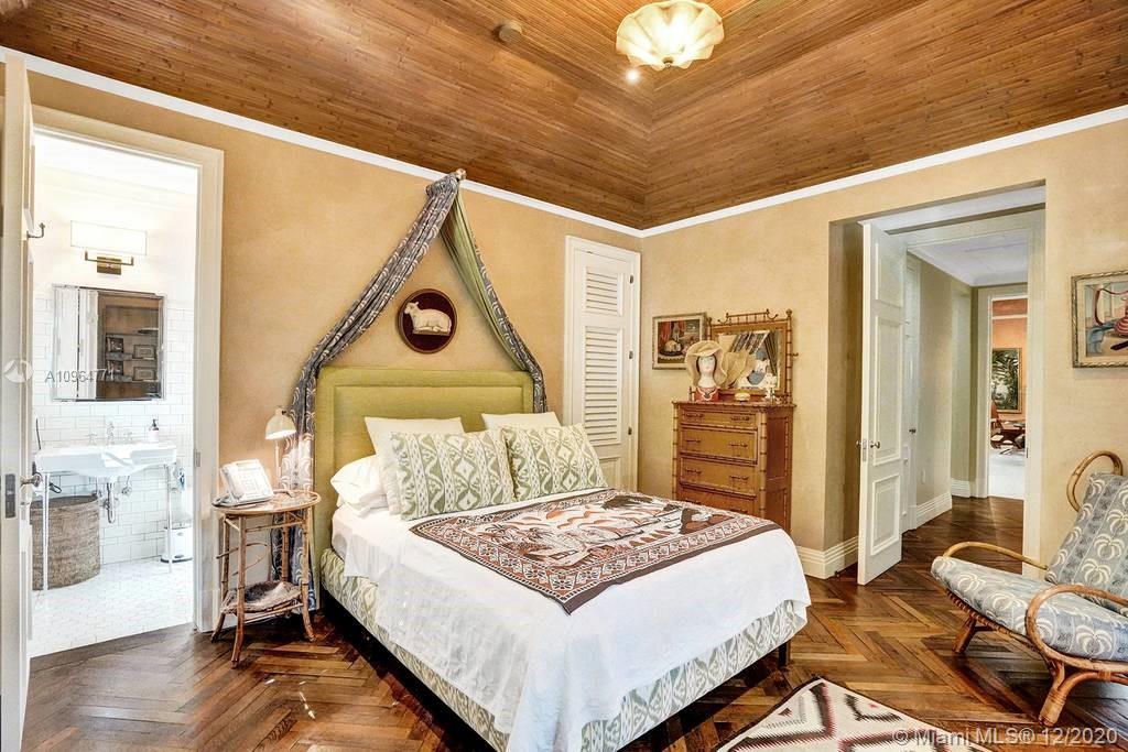 SUNSET ISLANDS-ISLAND NO - Residential