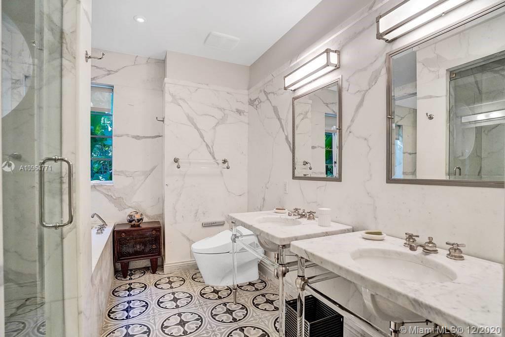 SUNSET ISLANDS-ISLAND NO - Residential