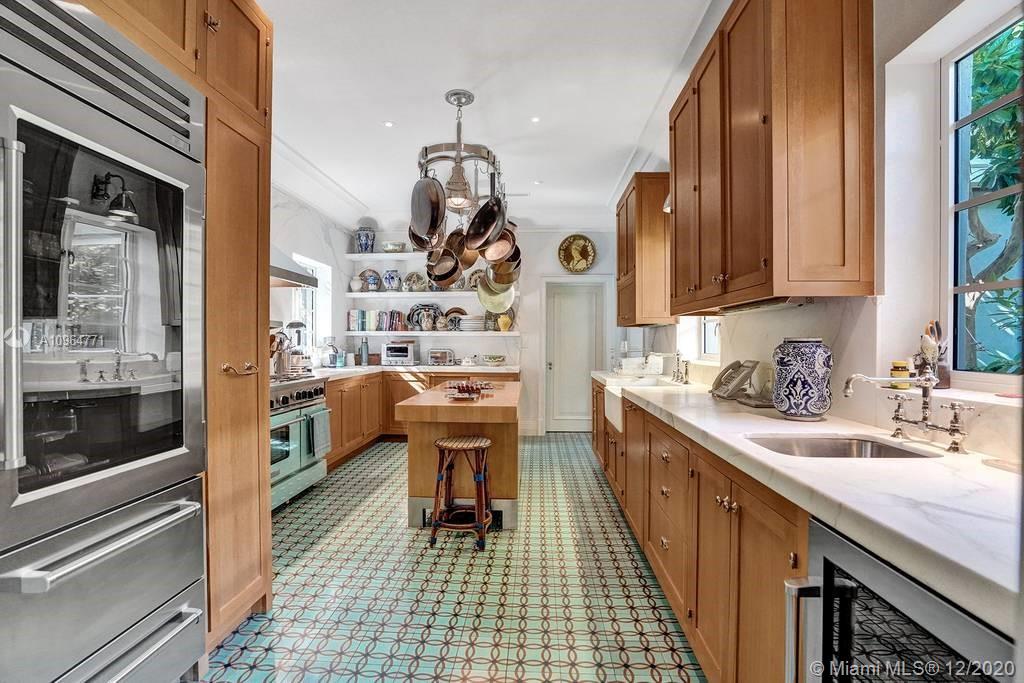 SUNSET ISLANDS-ISLAND NO - Residential