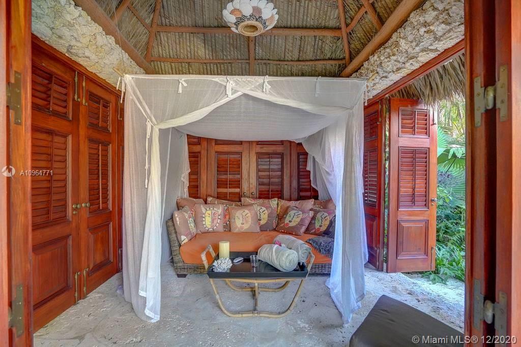 SUNSET ISLANDS-ISLAND NO - Residential