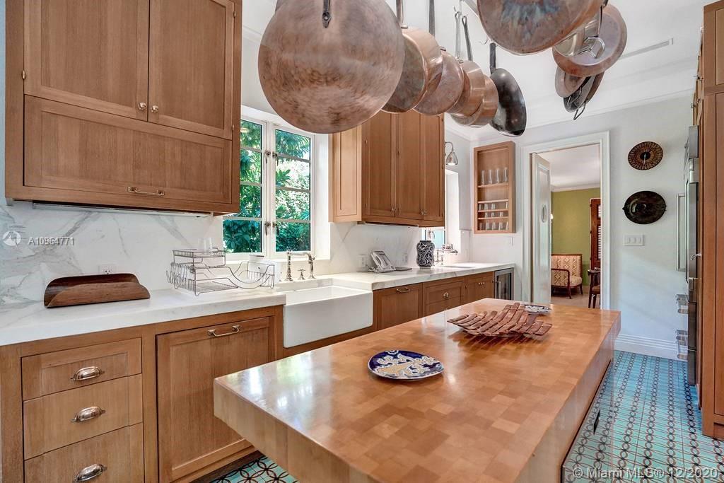 SUNSET ISLANDS-ISLAND NO - Residential