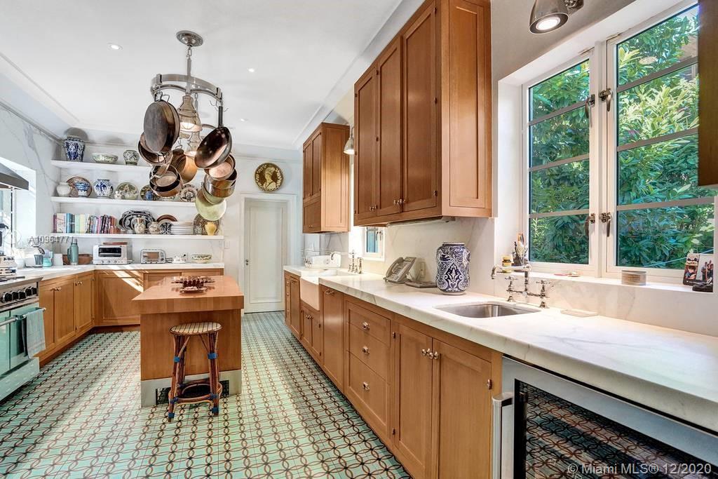 SUNSET ISLANDS-ISLAND NO - Residential