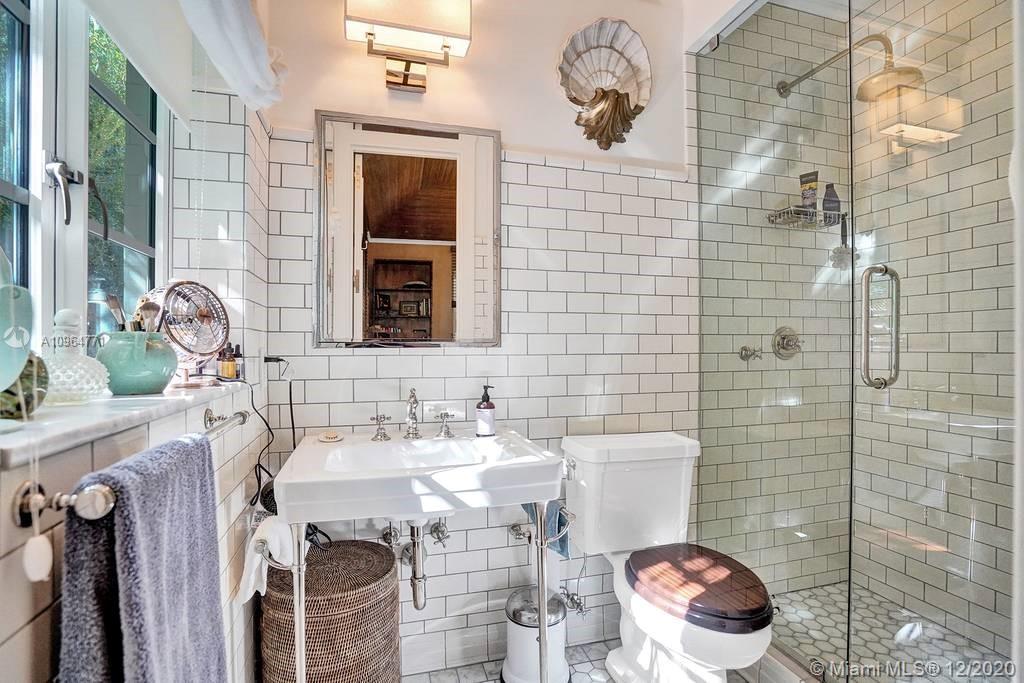 SUNSET ISLANDS-ISLAND NO - Residential