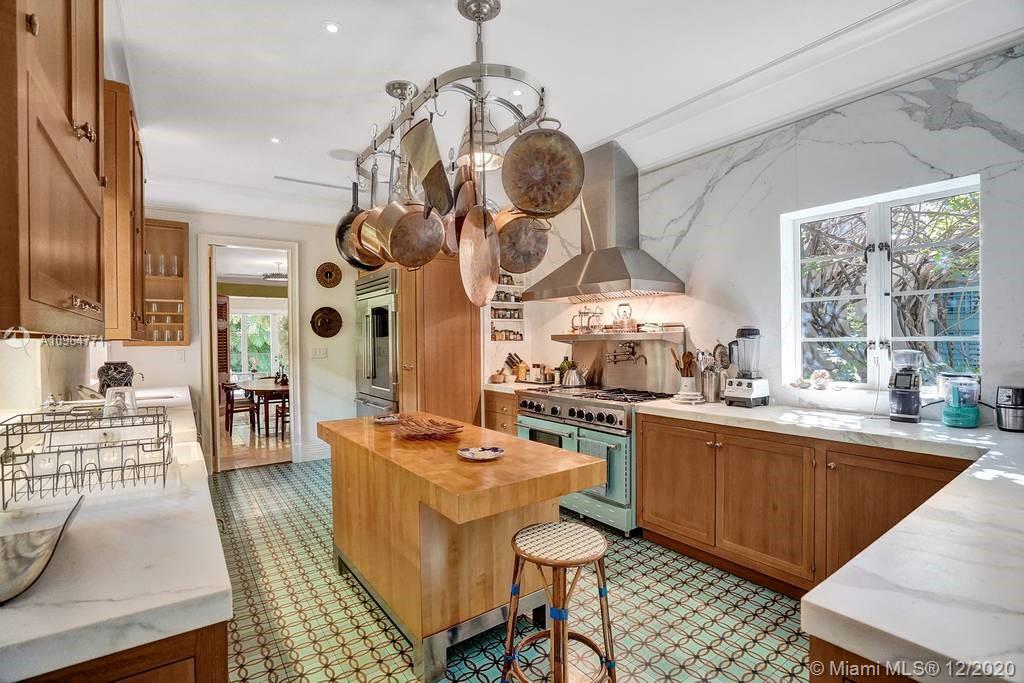 SUNSET ISLANDS-ISLAND NO - Residential