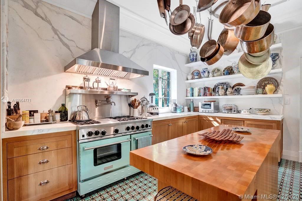 SUNSET ISLANDS-ISLAND NO - Residential