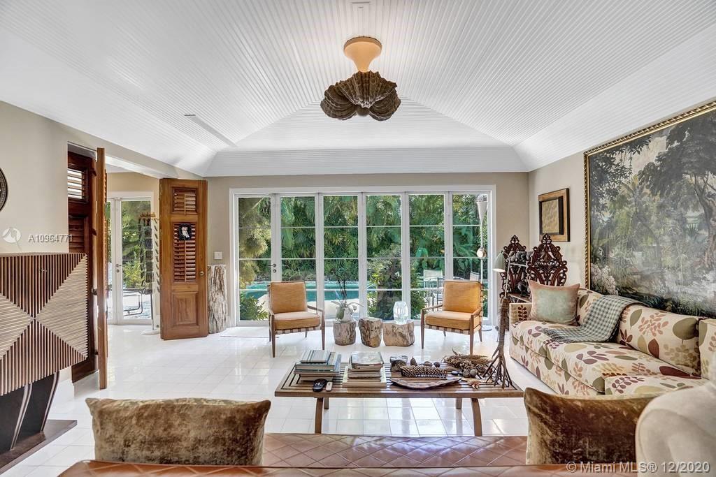 SUNSET ISLANDS-ISLAND NO - Residential