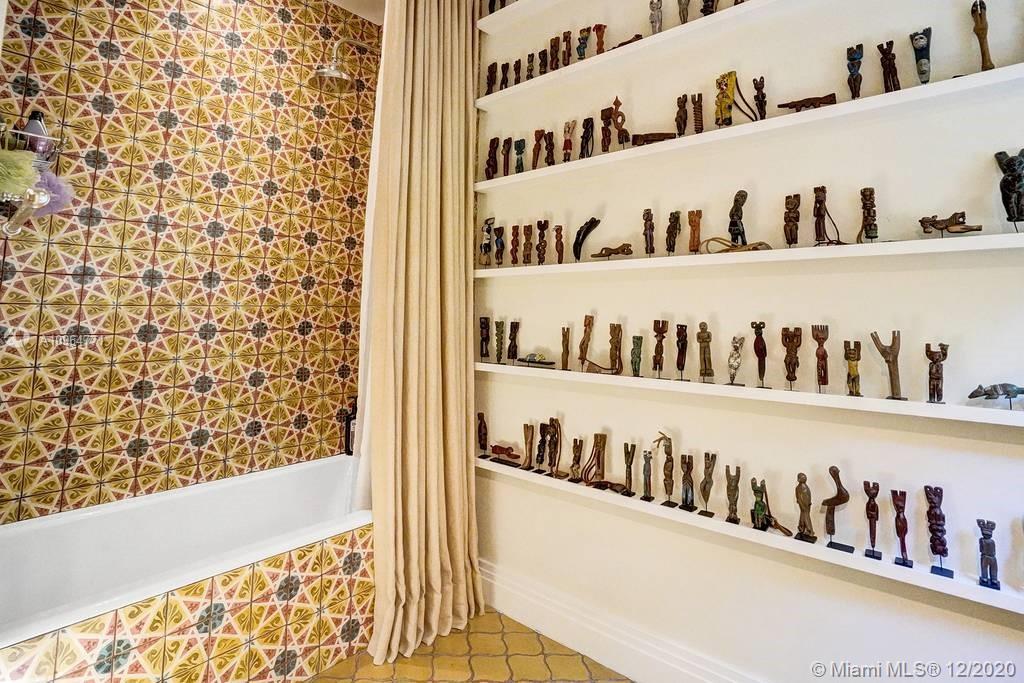 SUNSET ISLANDS-ISLAND NO - Residential