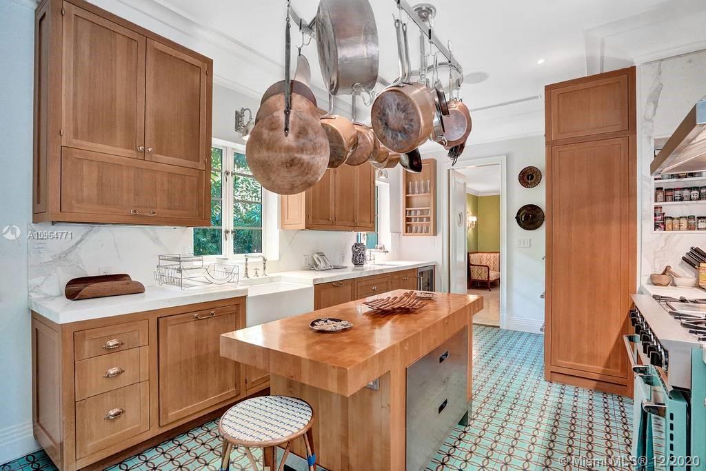 SUNSET ISLANDS-ISLAND NO - Residential