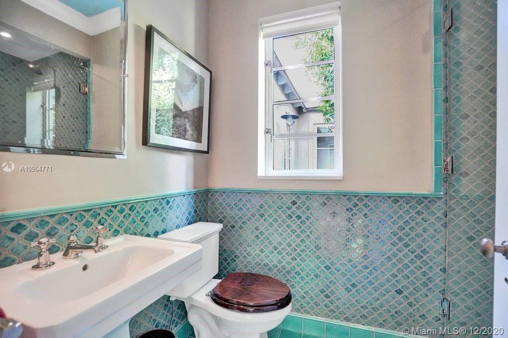 SUNSET ISLANDS-ISLAND NO - Residential