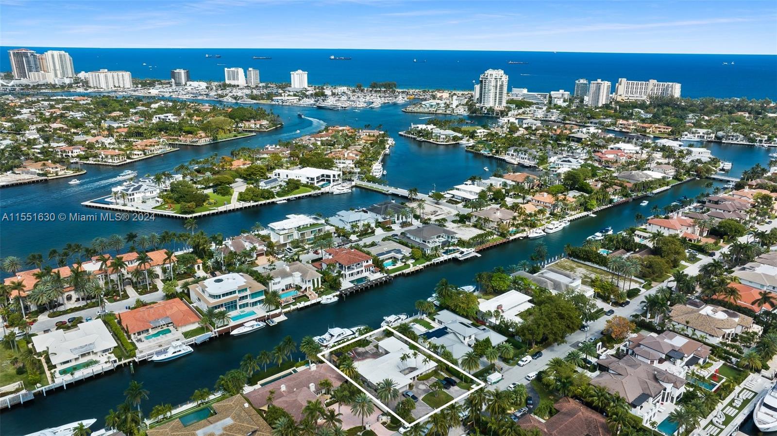 DEL LAGO ISLE - Land