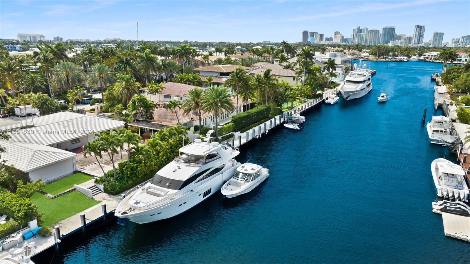 DEL LAGO ISLE - Land