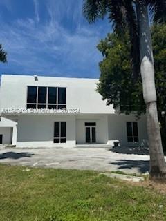 Freestanding contemporary 2 story building ready for built out. Central location, within minutes of the Design District, Wynwood, Downtown Miami, Miami Beach and more. Property is surrounded by thousands of residents in Midtown, Edgewater and Wynwood, which means opportunity to service those markets. Situated on NE 36th Street, a main artery between N Miami Avenue and Biscayne Blvd. Positioned where Miami Design District meets Midtown. Unmatched East and West exposure giving maximum visibility to more than 100,000 vehicles driving through I95. Ideal for renter who wants to fully utilize this two story building by having a great location, minimalist architecture, and most importantly, a massive exposure that International Brands pay hundreds of thousands of dollars per year.