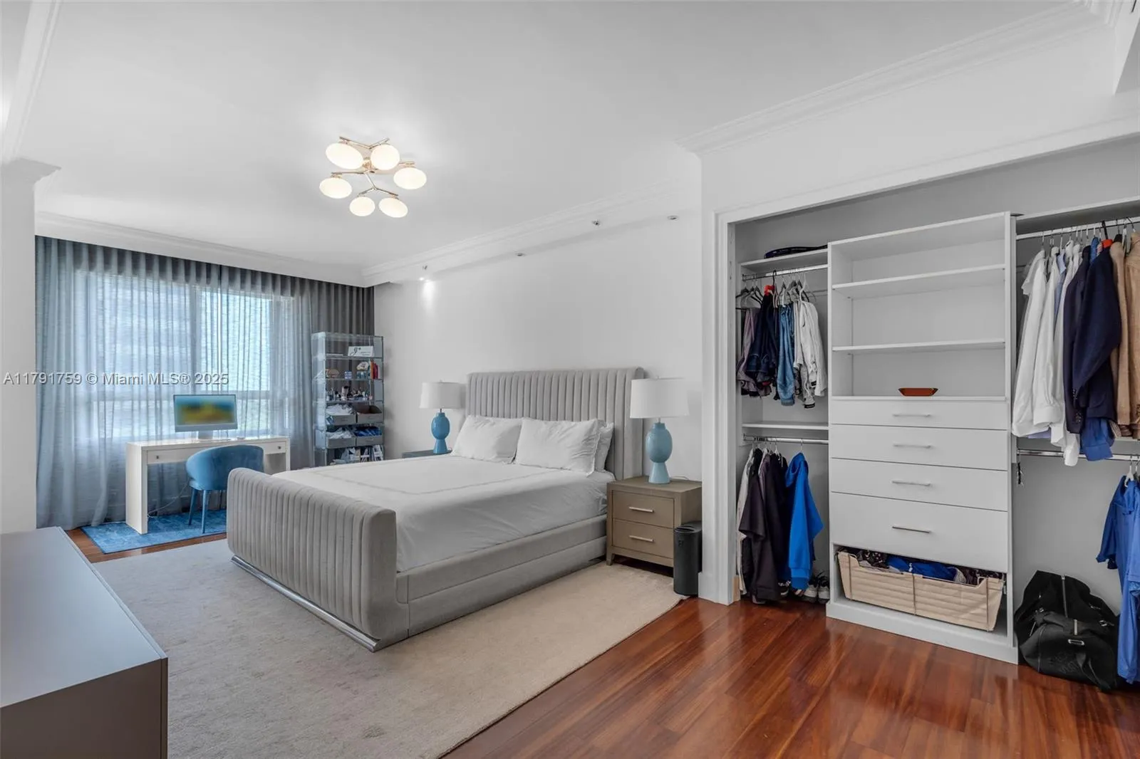 Key Biscayne, Florida 33149, United States, 4 Bedrooms Bedrooms, ,4 BathroomsBathrooms,Residential,Pending,118374