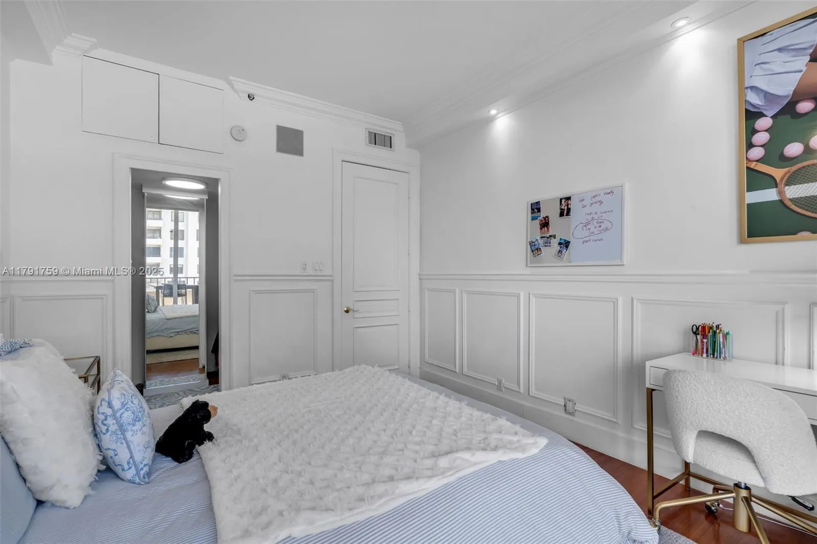 Key Biscayne, Florida 33149, United States, 4 Bedrooms Bedrooms, ,4 BathroomsBathrooms,Residential,Pending,118374